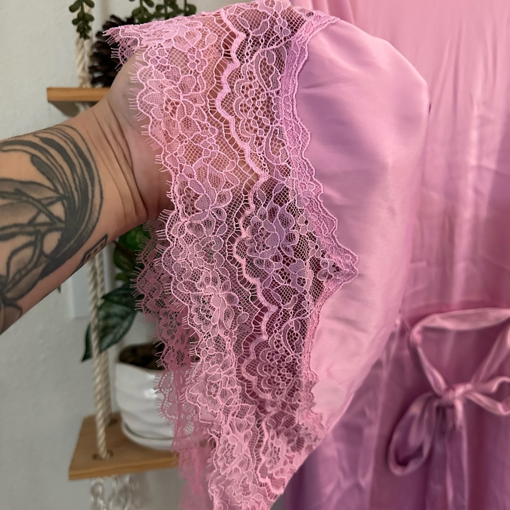 Pink Lacey ROBE - Picture 7 of 8